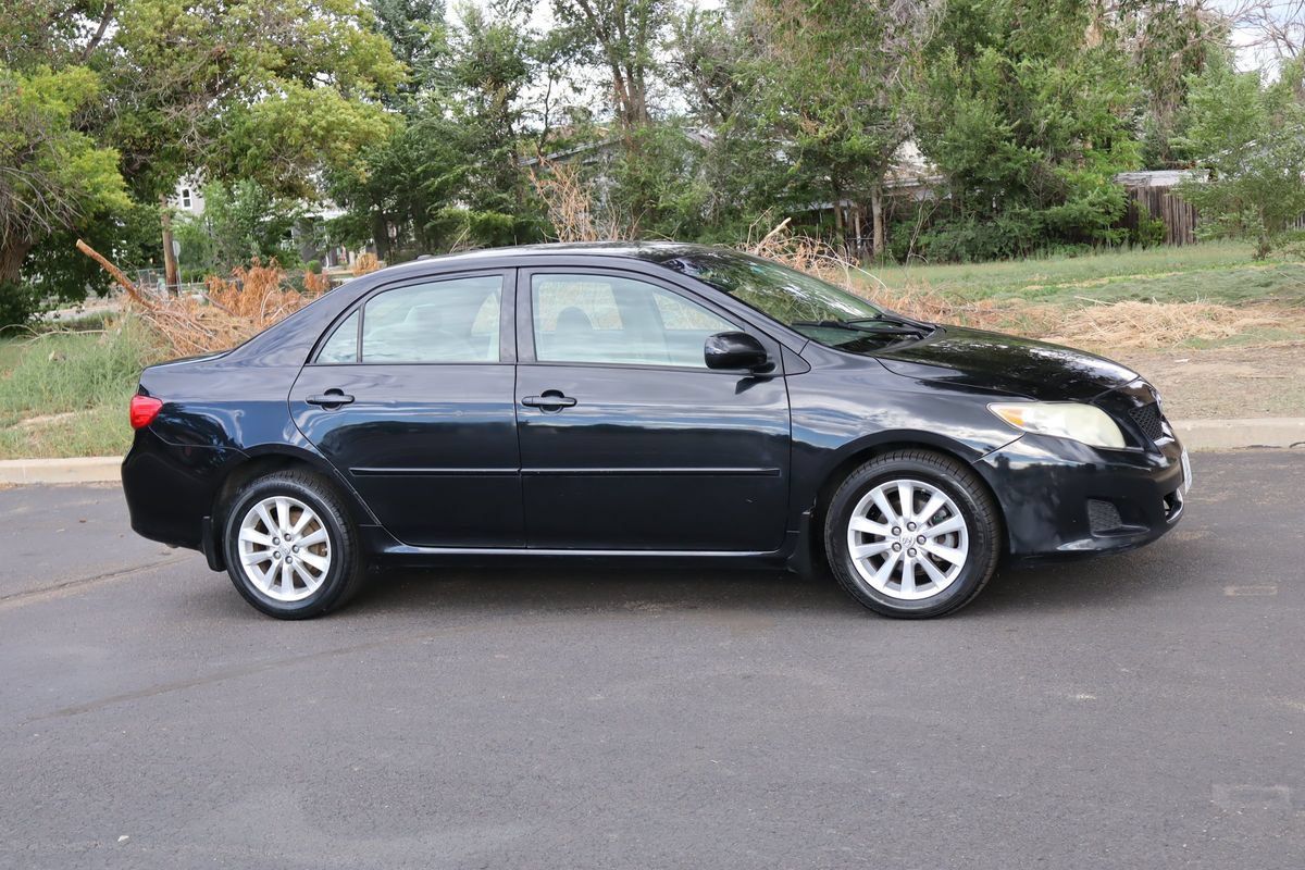 Used 2009 Toyota Corolla FWD image 2