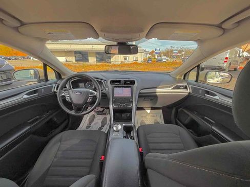 Used 2019 Ford Fusion SE image 20