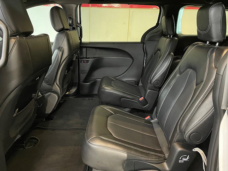 Used 2026 Chrysler Pacifica Select FWD image 24