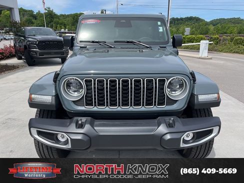 Used 2025 Jeep Wrangler Unlimited Sahara AWD/4WD image 29