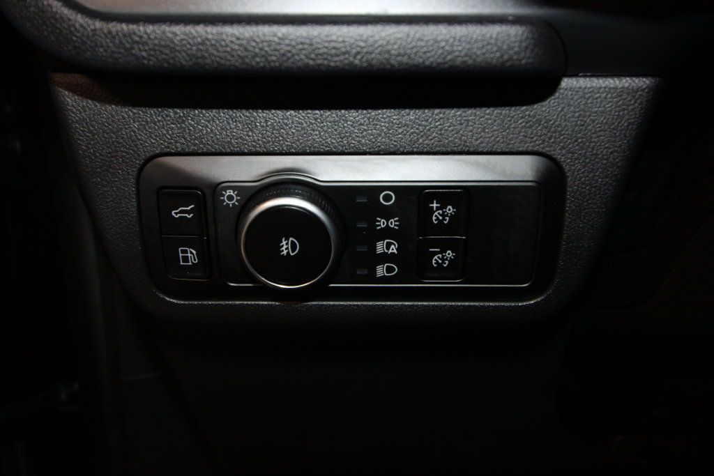 Used 2025 Ford Escape ST-Line Select AWD/4WD image 9