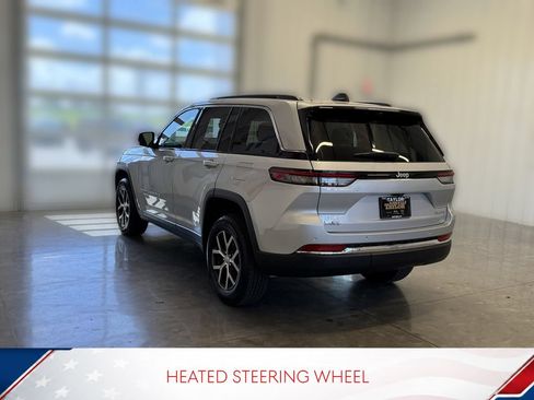 Used 2025 Jeep Grand Cherokee Limited w/ Luxury Tech Group II AWD/4WD image 14