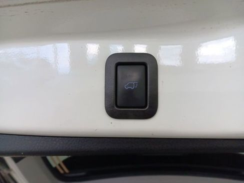 Used 2019 Toyota Highlander XLE image 39