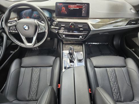 Used 2022 BMW 530i w/ Premium Package image 2