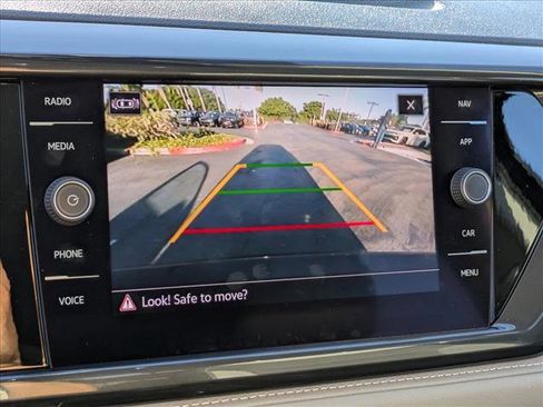 Certified 2022 Volkswagen Taos SEL w/ Panoramic Sunroof Package image 21