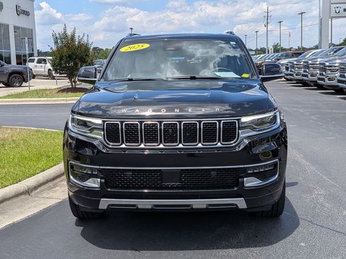 Used 2025 Jeep Wagoneer Series III w/ Premium Group I AWD/4WD image 2
