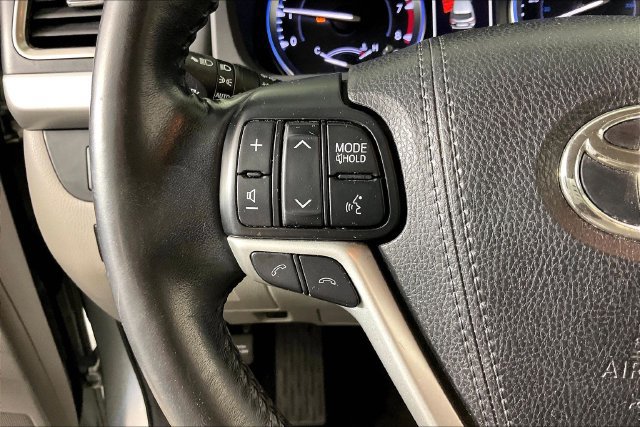 Used 2017 Toyota Highlander XLE AWD/4WD image 10