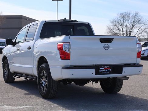 Used 2024 Nissan Titan SV image 10
