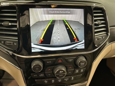Used 2020 Jeep Grand Cherokee Limited AWD/4WD image 15