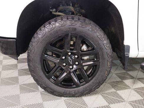 Used 2024 Chevrolet Silverado 1500 LT Trail Boss AWD/4WD image 18