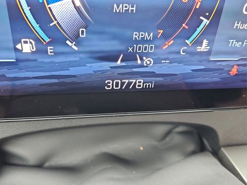 Used 2024 Chevrolet Traverse LT image 24