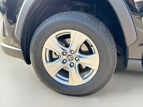 Used 2024 Toyota RAV4 XLE image 40