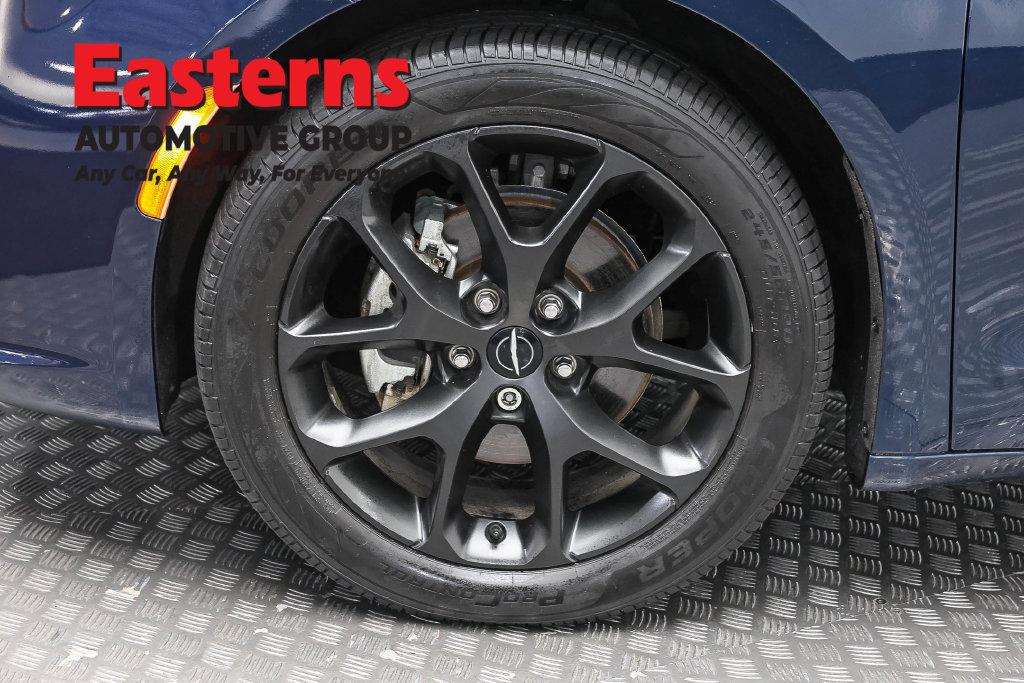 Used 2023 Chrysler Pacifica Touring-L w/ S Appearance Package FWD image 34