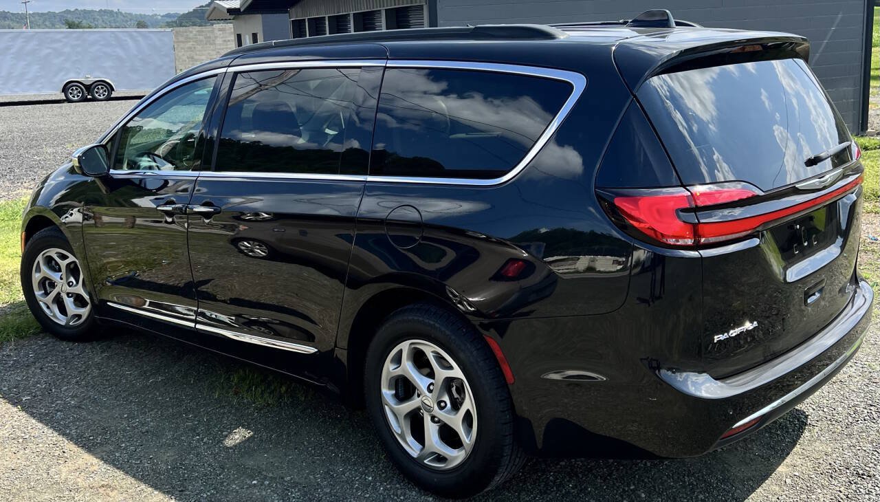 Used 2023 Chrysler Pacifica Limited FWD image 8