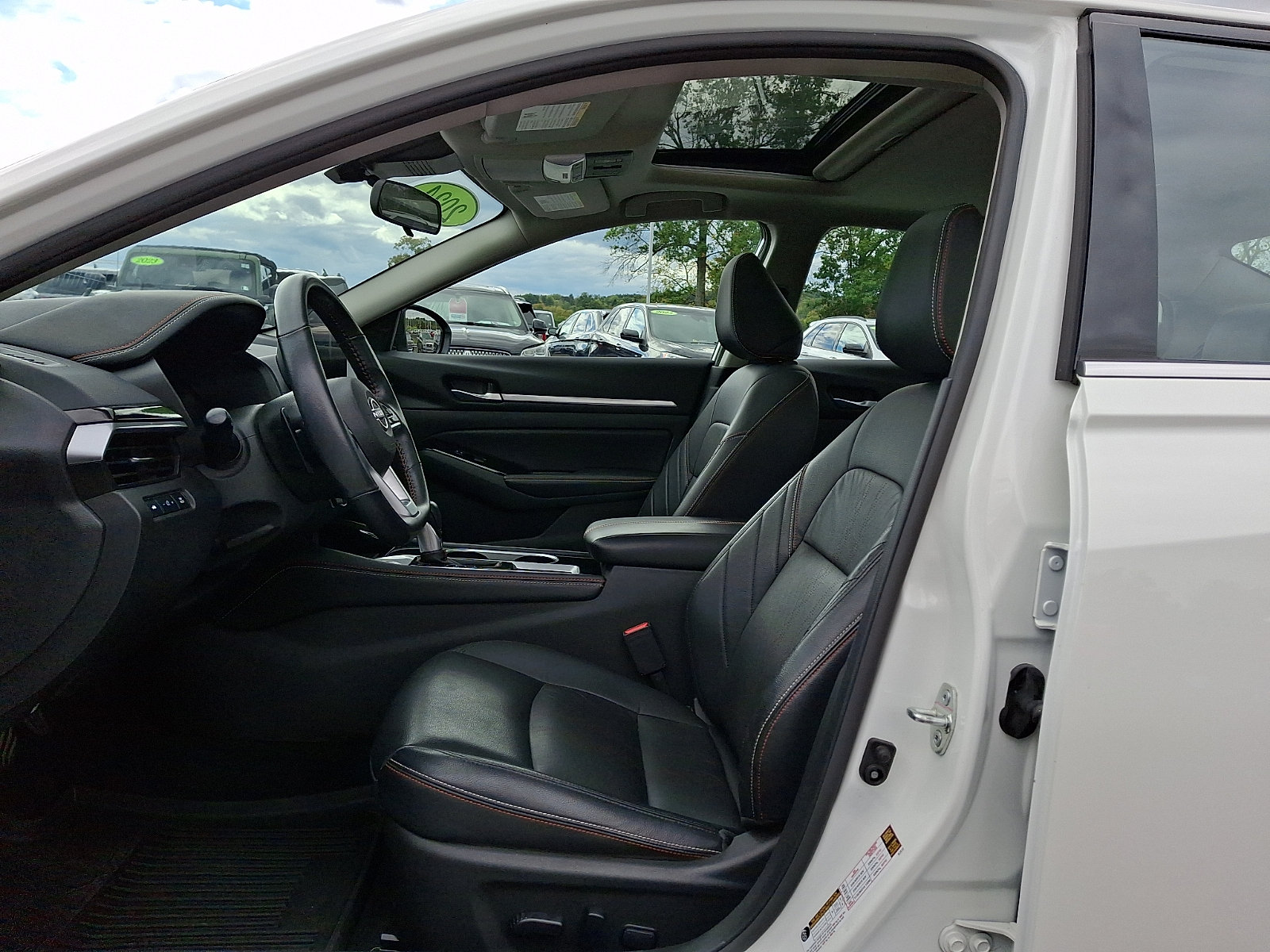 Used 2024 Nissan Altima 2.5 SR w/ SR Premium Package AWD/4WD image 14