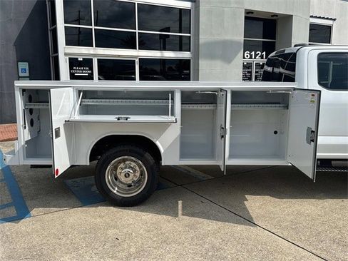New 2025 Ford F550 4x4 SuperCab Super Duty image 11