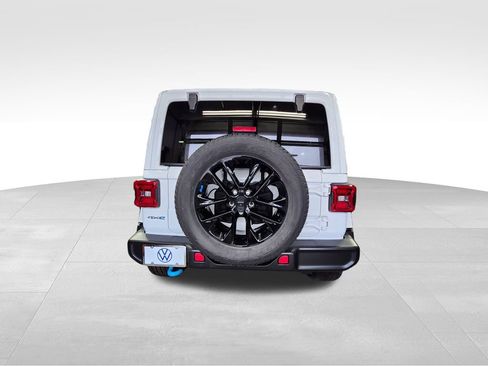 Used 2023 Jeep Wrangler Unlimited Sahara w/ Cold Weather Group image 5