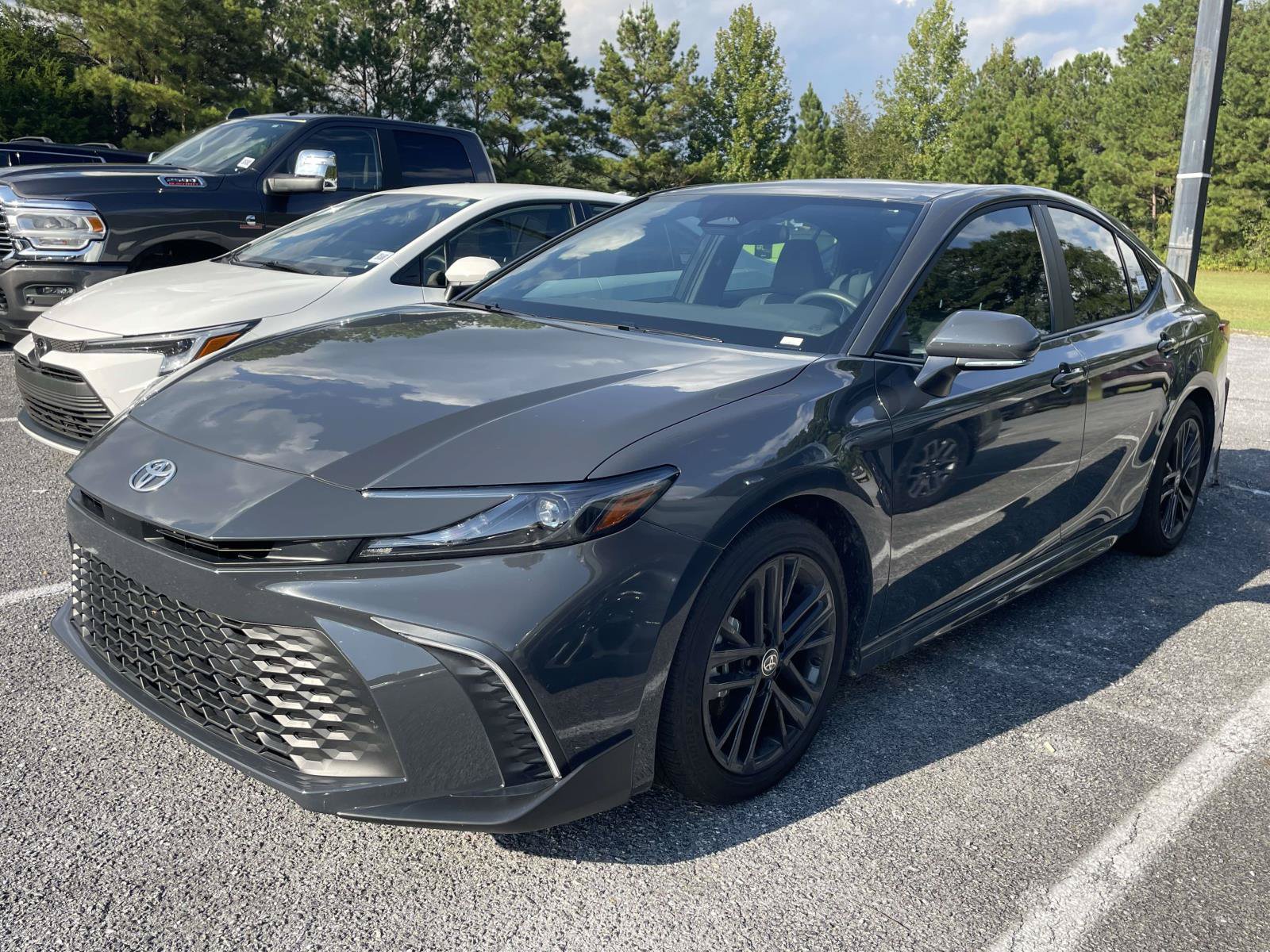 Used 2026 Toyota Camry SE FWD image 4