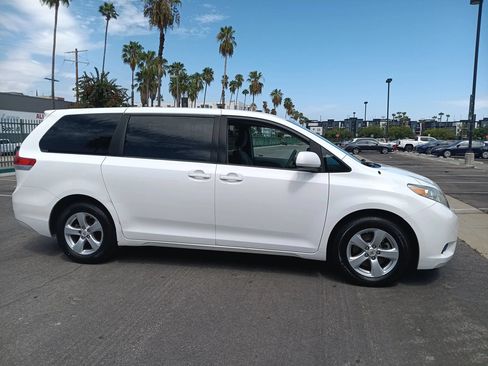 Used 2012 Toyota Sienna LE FWD image 4
