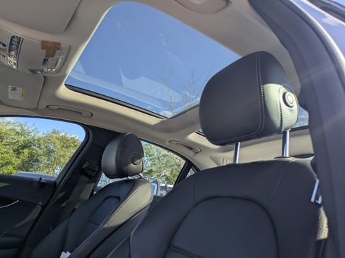 Used 2018 Mercedes-Benz C 300 4MATIC Sedan image 4