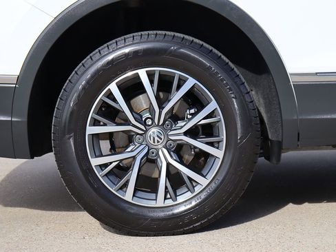 Used 2020 Volkswagen Tiguan SE w/ Panoramic Sunroof Package image 42