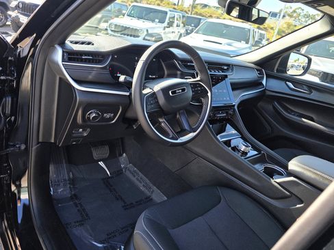 New 2025 Jeep Grand Cherokee image 10