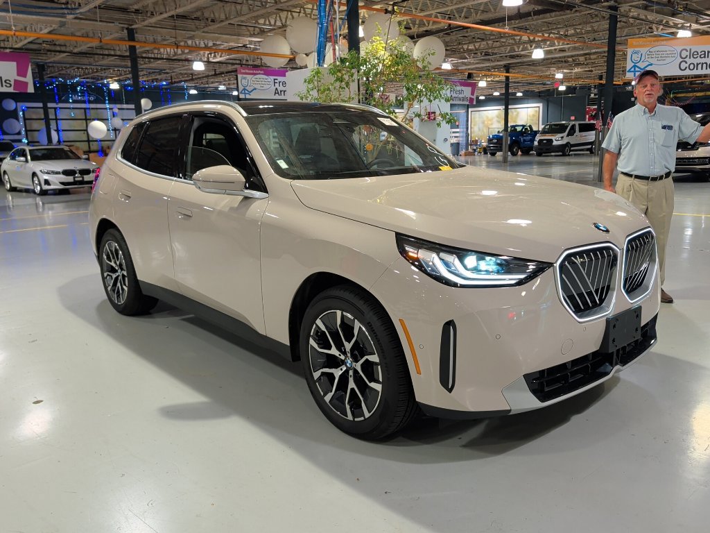 Certified 2025 BMW X3 xDrive30i w/ Premium Package AWD/4WD image 1