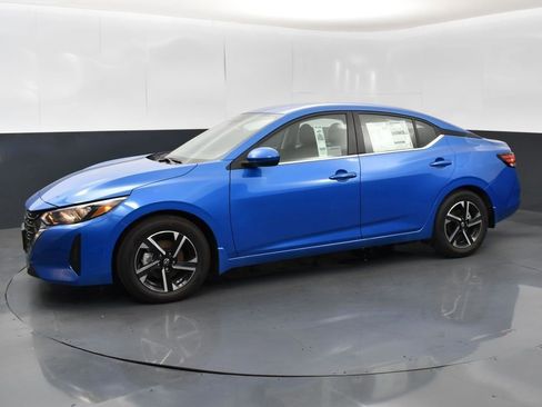 Used 2025 Nissan Sentra SV image 4