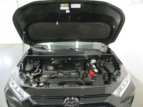 Used 2021 Toyota RAV4 XLE Premium image 33