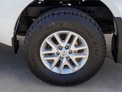 Used 2019 Nissan Frontier SV AWD/4WD image 13