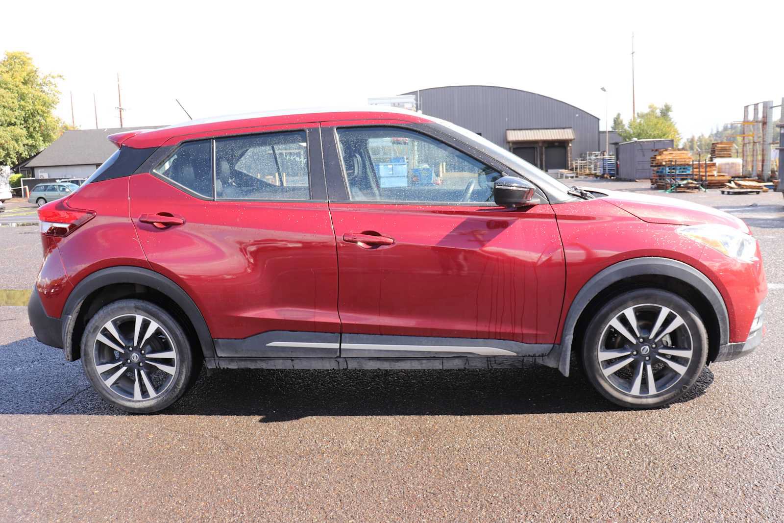 Used 2018 Nissan Kicks SR w/ Premium Package FWD image 4