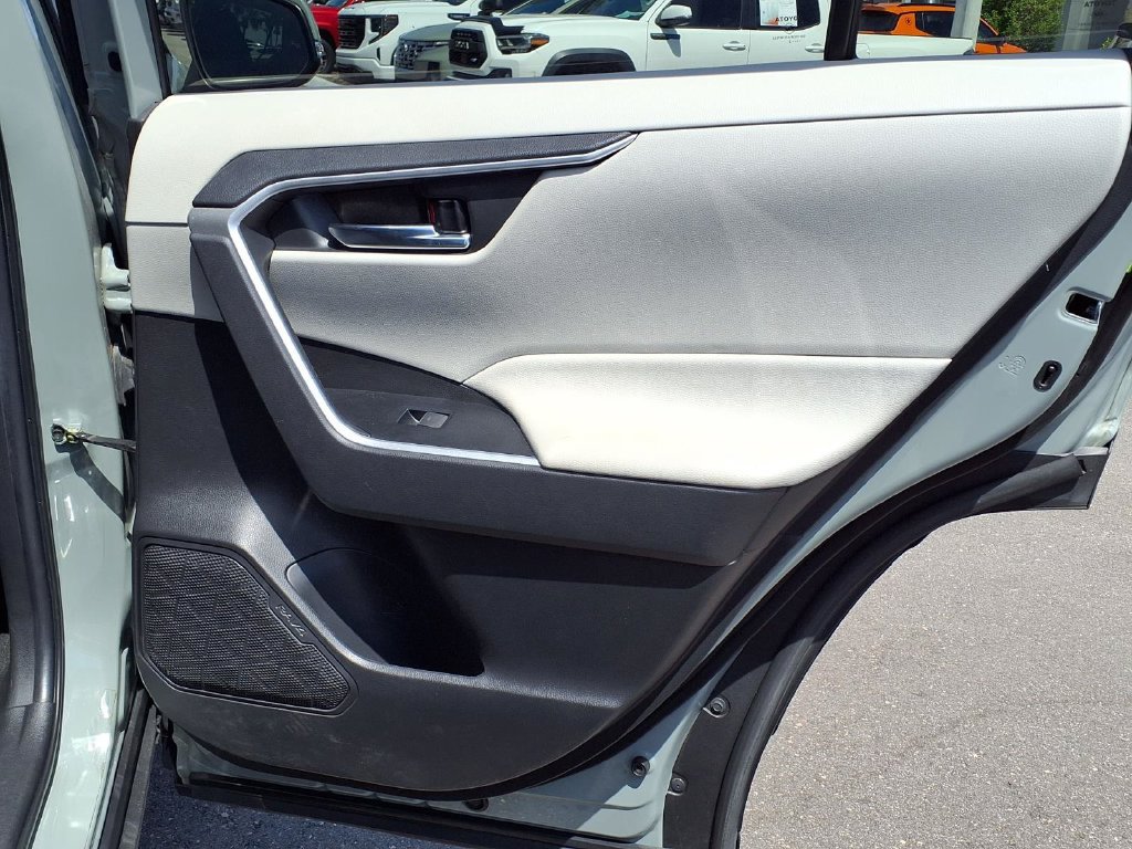 Used 2022 Toyota RAV4 XLE AWD/4WD image 15