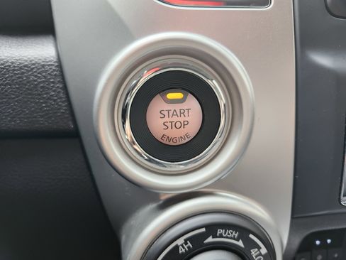 Used 2021 Nissan Titan SL w/ Moonroof Package AWD/4WD image 9