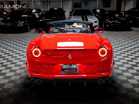 Used 2015 Ferrari California T image 22