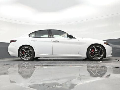 Used 2024 Alfa Romeo Giulia Veloce RWD image 25
