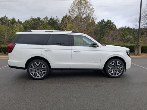 Certified 2025 Ford Expedition Platinum w/ Platinum Ultimate Package image 3
