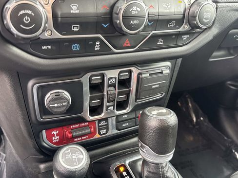 Used 2024 Jeep Wrangler Unlimited Rubicon 4xe AWD/4WD image 23