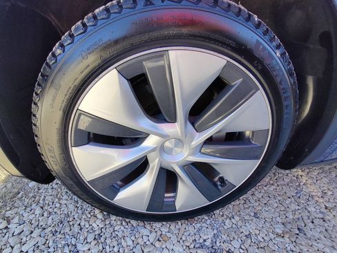 Used 2020 Tesla Model Y Long Range image 22