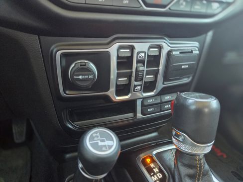 Used 2022 Jeep Gladiator Overland AWD/4WD image 26