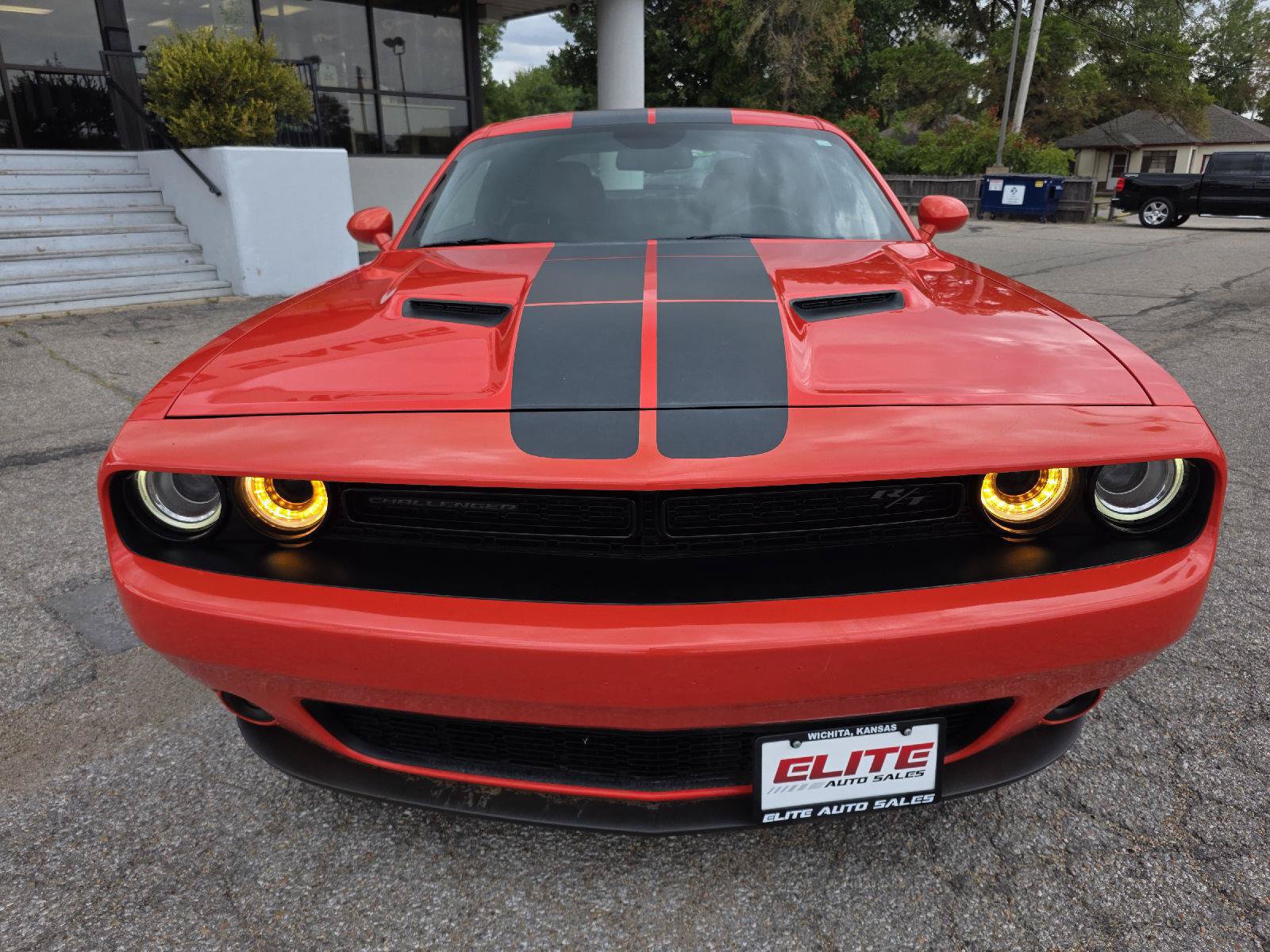 Used 2017 Dodge Challenger R/T w/ Driver Convenience Group RWD image 2
