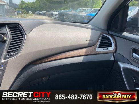 Used 2017 Hyundai Santa Fe FWD image 14