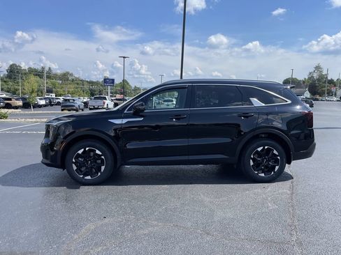 Certified 2024 Kia Sorento S w/ Panoramic Sunroof Package AWD/4WD image 3