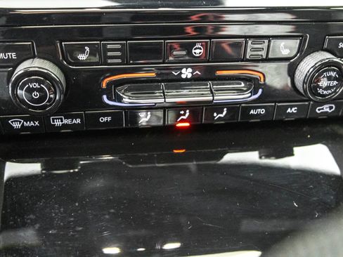 Used 2023 Jeep Grand Cherokee Altitude image 28