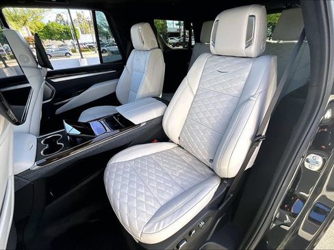 New 2026 Cadillac Escalade Platinum Sport AWD/4WD image 17