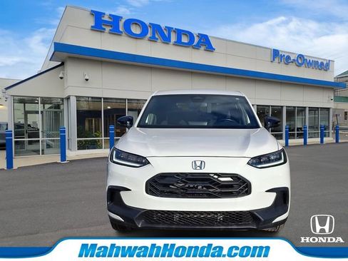 Used 2025 Honda HR-V Sport image 2