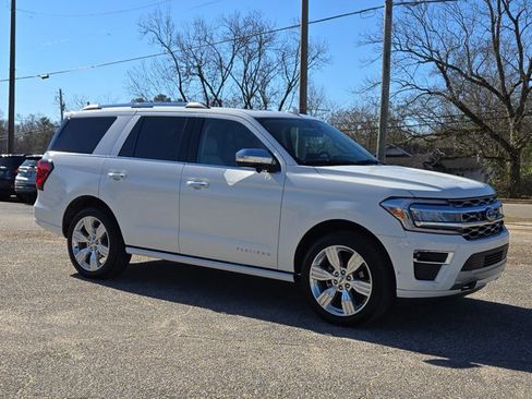 Used 2024 Ford Expedition Platinum image 4