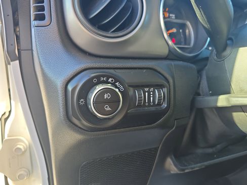 Used 2021 Jeep Gladiator Sport image 20