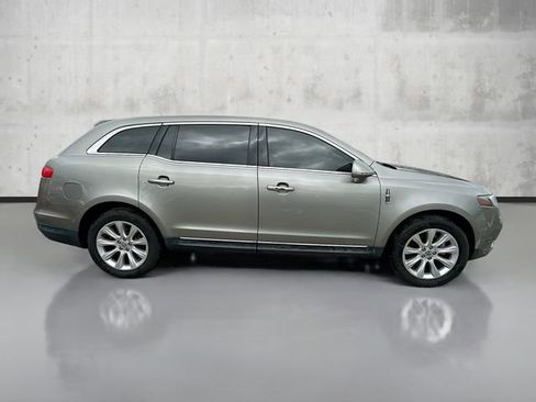 Used 2015 Lincoln MKT FWD image 4