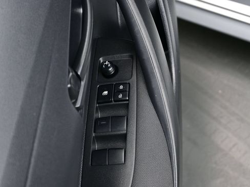 Used 2025 Toyota Corolla LE FWD image 10