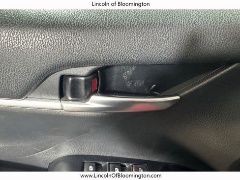 Used 2018 Toyota Camry SE image 33